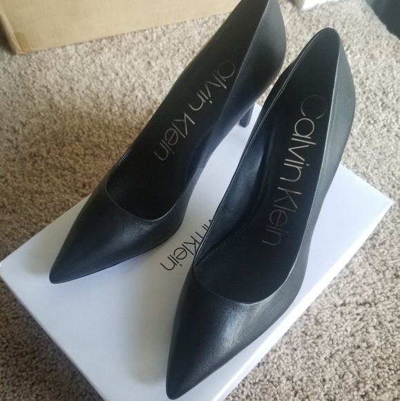 calvin klein ronna pumps